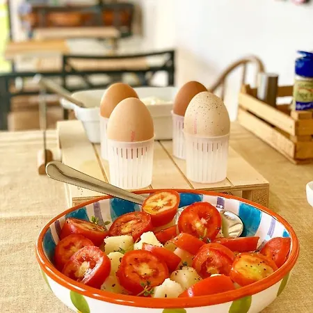 Vittoria Couette-café Giardini-Naxos